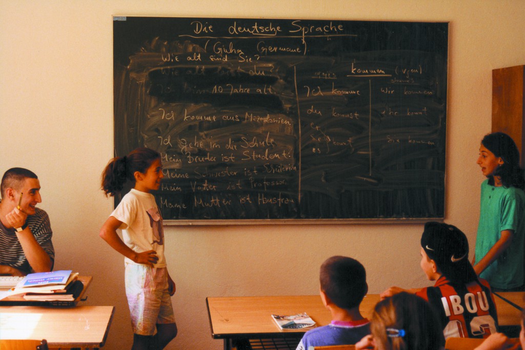 WochenKlausur, Language Schools in the Kosovo War, 1999-2003